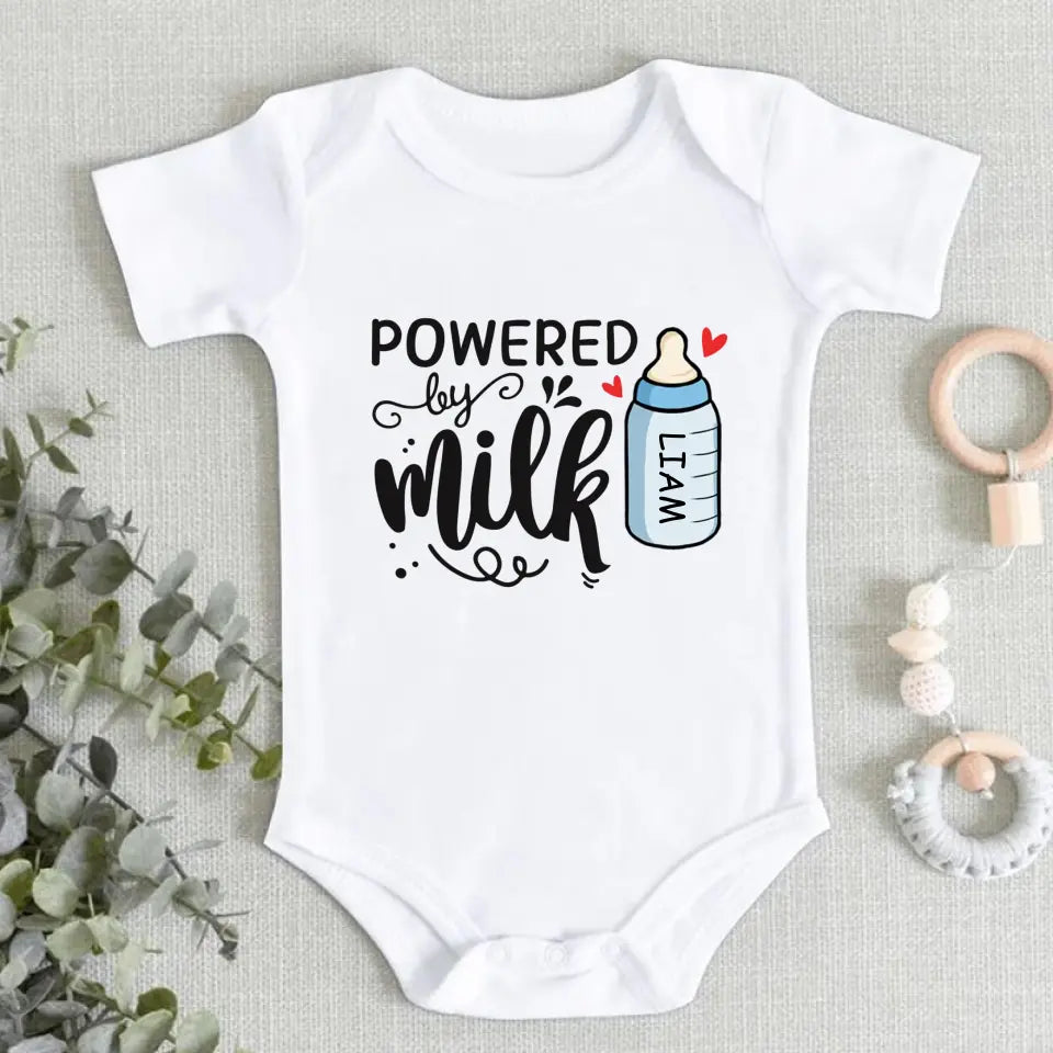 Powered By Milk - Combinaison pour bébé personnalisée en famille