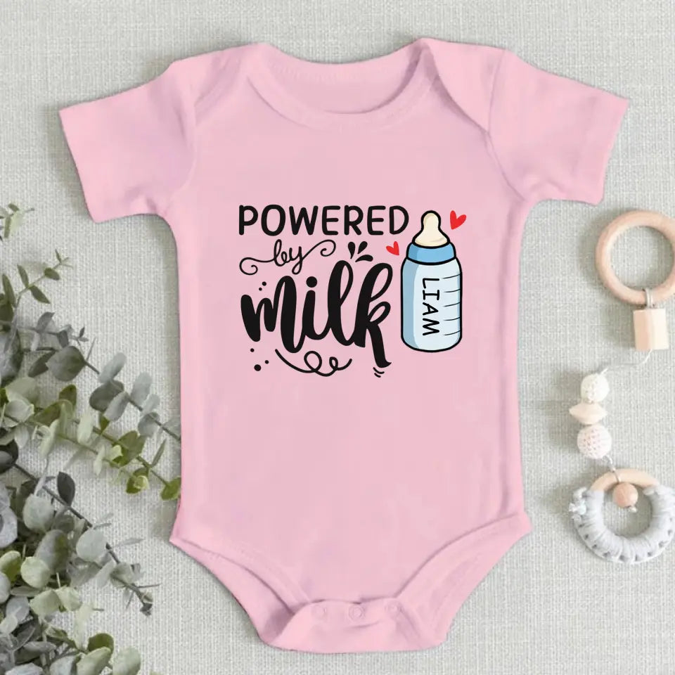 Powered By Milk - Combinaison pour bébé personnalisée en famille