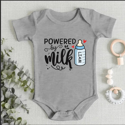 Powered By Milk - Combinaison pour bébé personnalisée en famille