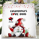 Grandma's Love Bugs Gnome – Couverture personnalisée avec mains d'argent et chapeau rouge