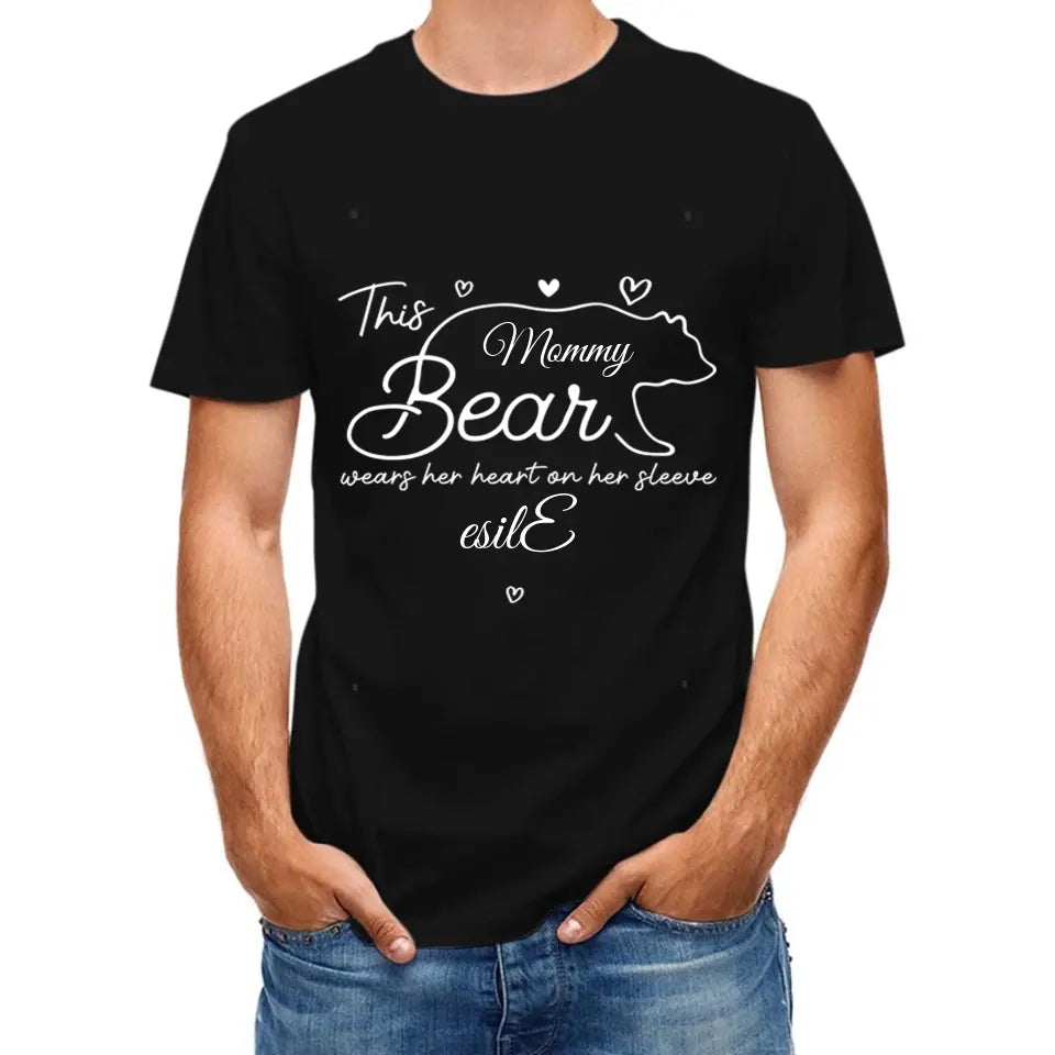 Cette maman ours imprime son cœur sur les vêtements - T-shirt unisexe personnalisé pour la famille, cadeau pour maman