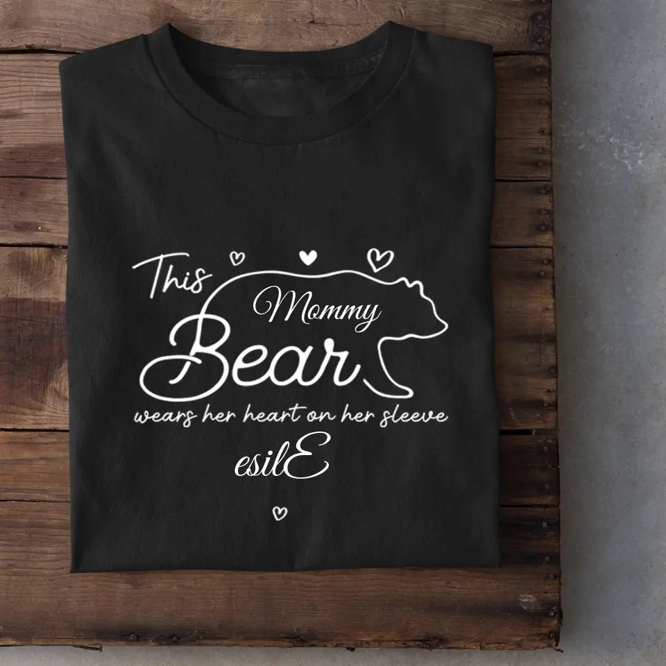 Cette maman ours imprime son cœur sur les vêtements - T-shirt unisexe personnalisé pour la famille, cadeau pour maman