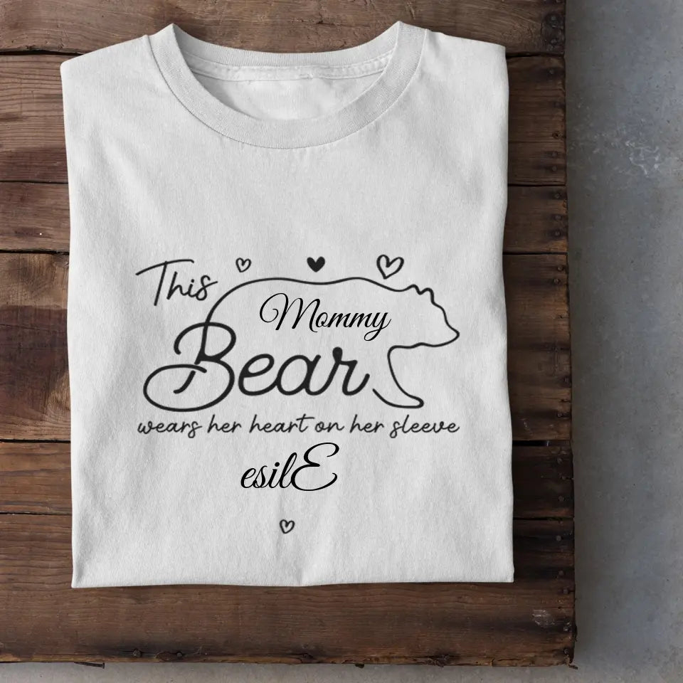 Cette maman ours imprime son cœur sur les vêtements - T-shirt unisexe personnalisé pour la famille, cadeau pour maman
