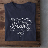 Cette maman ours imprime son cœur sur les vêtements - T-shirt unisexe personnalisé pour la famille, cadeau pour maman