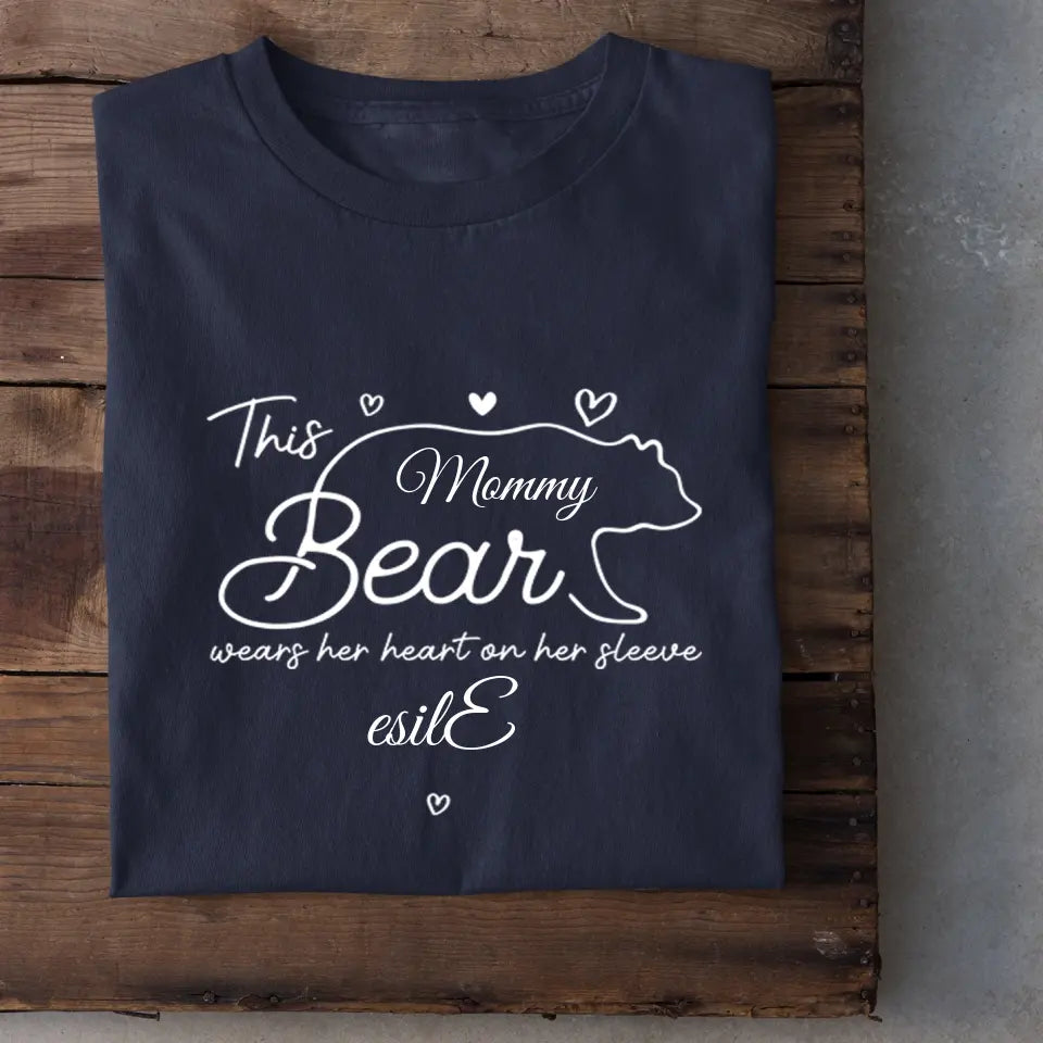 Cette maman ours imprime son cœur sur les vêtements - T-shirt unisexe personnalisé pour la famille, cadeau pour maman